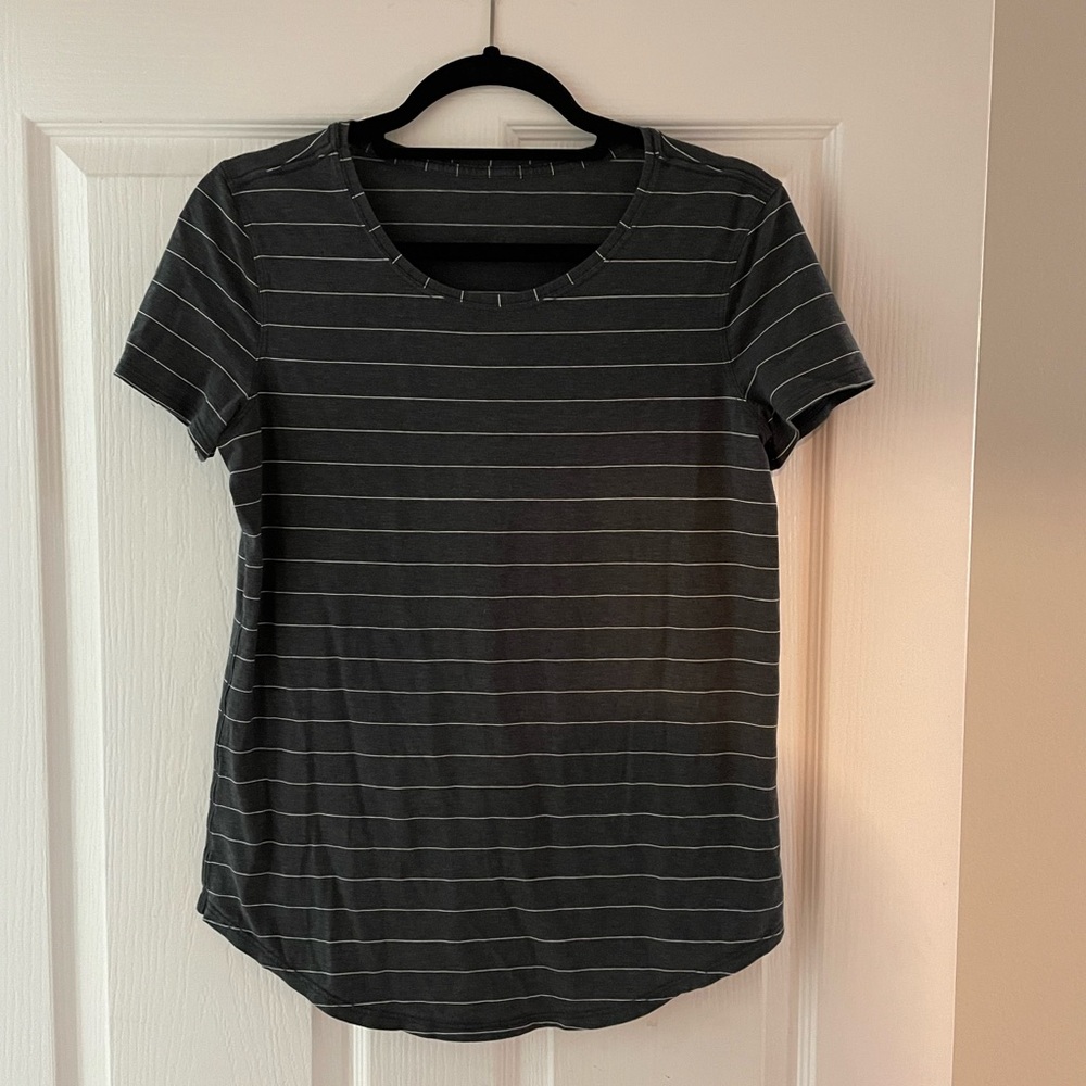 Lululemon tee Size 8